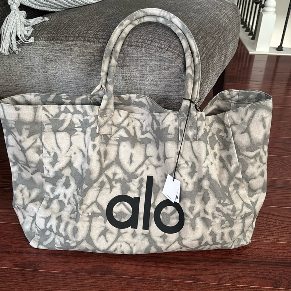 Alo tote bag